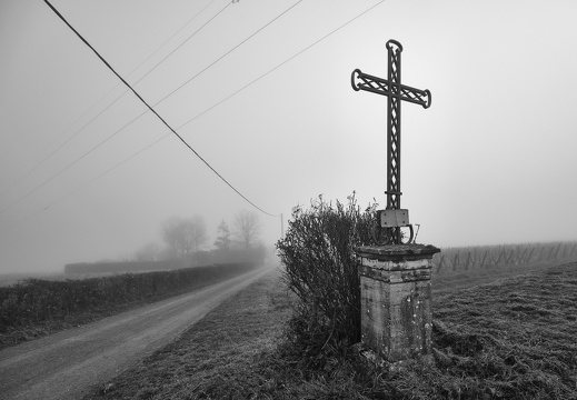 Croix dans la brume