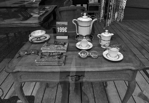 Optique et meubles anciens